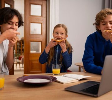 بی‌اشتهایی در دوران بلوغ | علائم، دلایل، درمان و زمان مراجعه به پزشک