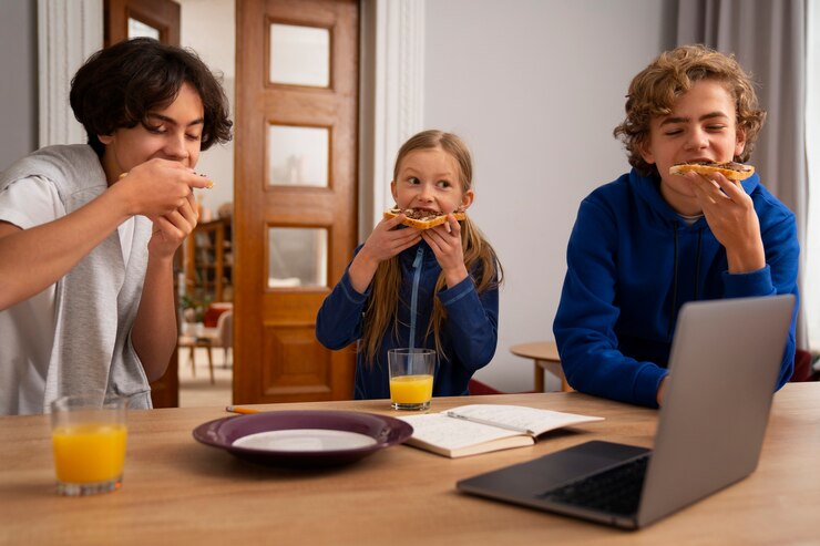 بیاشتهایی در دوران بلوغ | علائم، دلایل، درمان و زمان مراجعه به پزشک