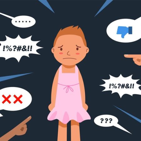 boy-being-bullied-clothing_1150-48997 قلدری کلامی