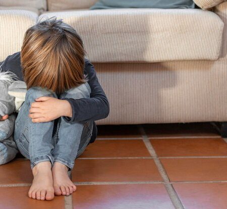 little-boy-outdoors-upset-holding-his-toy_23-2148886375 والدین در مواجهه با OCD کودک چه باید بکنند؟