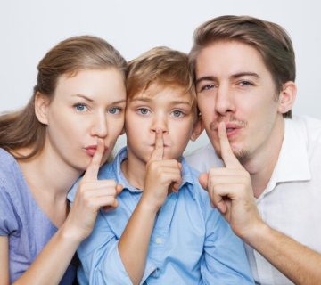 وقتی سکوت کودک بیش از حد تشویق میشود...