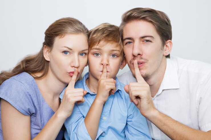 وقتی سکوت کودک بیش از حد تشویق میشود...